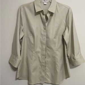 Cold Water Creek~~Beige Button-Up Shirt Size 8~Small
Office‎ Wear